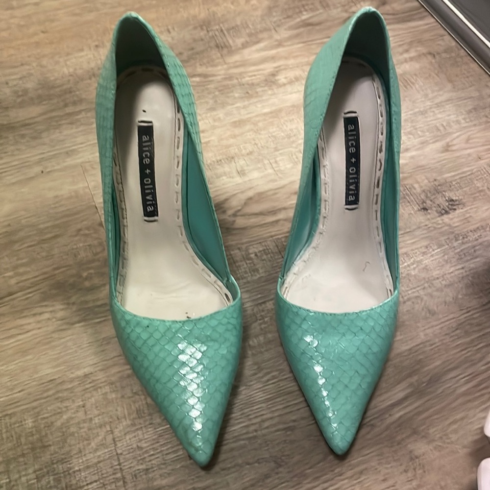 Alice and Olivia teal heels